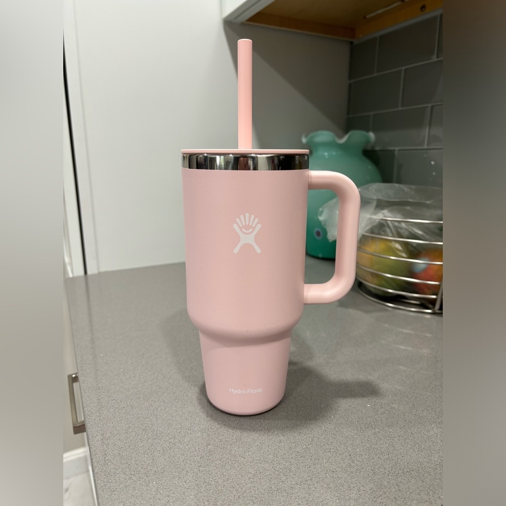 Pink 32 oz Hydro flask Tumbler